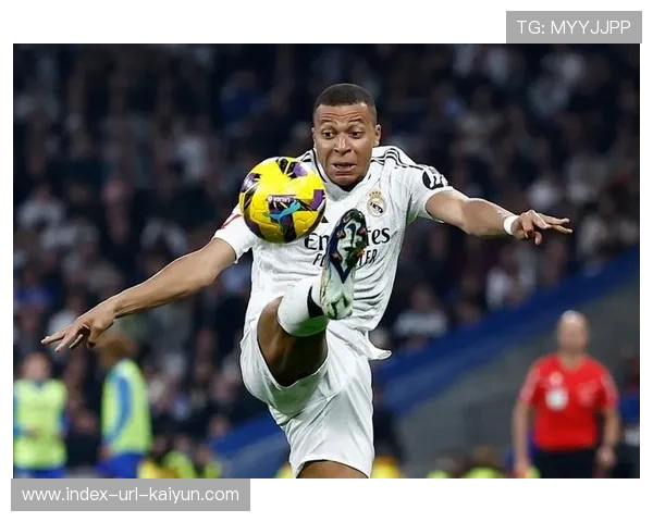 姆巴佩接直塞直面门将 姆巴佩接直塞直面门将